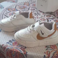 کتونی سفید بچگانه