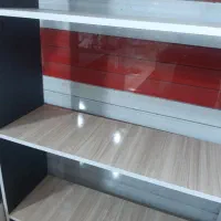 طبقات و ویترین چوبی ۸ عدد دست دوم ولی محکم