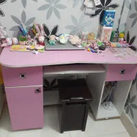 میز تحریر و کامپیوتر کودک