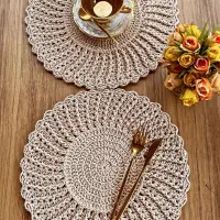 زیر بشقابی بافتنی