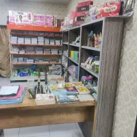 وا گذاری مغازه لوازم تحریر با تمام قفسه ها ویترین