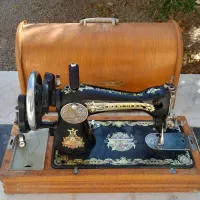 چرخ خیاطی قدیمی|چرخ خیاطی و ریسندگی|اژیه, |دیوار