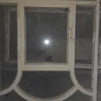 دو عدد پنجره آهنی در حد نو