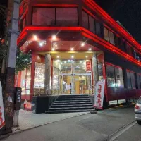 مدیریت کامل خانم بالای ۳۵ سال برای کافه، یا برای