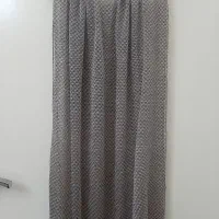 یک عدد شال و یک کلاه زمستانه