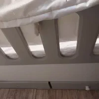 تخت کودک همراه تشک وشلف دیواری فقط  ۴تومن|تخت و صندلی بچه|تهران, امام زاده عبدالله|دیوار