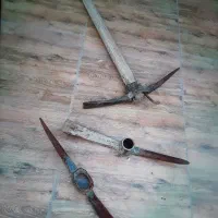 سه عدد کلنگ