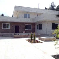 باغ ویلا  لوکس با استخر سر پوشیده و وسایل بازی|اجارهٔ کوتاه‌مدت ویلا و باغ|شیراز, گویم|دیوار