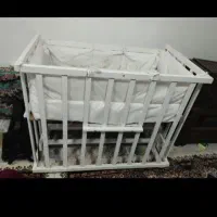 گهواره چوبی محکم ودر حد نو فقط نهصد