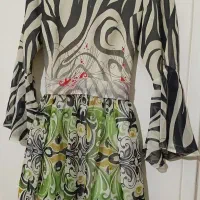 تعدادی پیراهن مجلسی  پالتو  مانتو