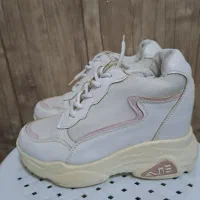 دوجفت کفش تمیز زنونه