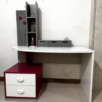 میز تحریر و صندلی گردون