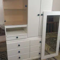 کمد لباسی به همراه آیینه قدی