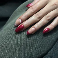 خدمات تخصصی کاشت ناخن