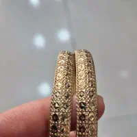 النگو طلا در حد نو 150 بالای تابلو