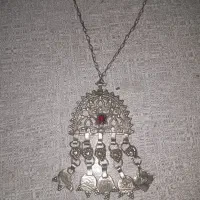 گردنبند قدیمی دستساز با سنگ یاقوت