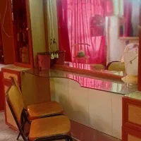 ویترین و لوازم آرایشگاه در حد نو