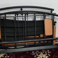 تخت دو نفره تمیز و سالم