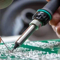 نیروی جوان با مهارت کار باهیتر و هویه