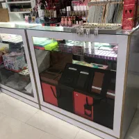 میز ویترین یاپیشخوان آرایشی وبوتیک