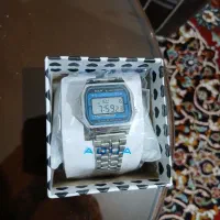 ساعت شیک کلاسیک هم قیمت یه دستبند اکبند چند زمانه