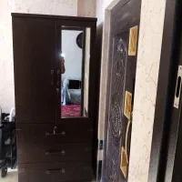 فروش کمد لباس آینه دار همراه با سه کشو سالم|جاکفشی، کمد، دراور|تهران, دولاب|دیوار