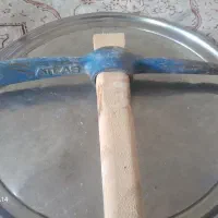 یک عدد کلنگ بزرگ و یک عدد کلنگ کوچک