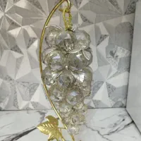 دکوری انگور کریستال و شمعدان سه پایه