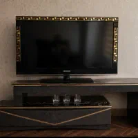 تلویزیون 32اینچ نمایشگاهی  همراه میز