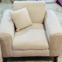 مبل راحتی ۴ نفره کرم رنگ مخمل|مبلمان خانگی و میز عسلی|تهران, ارامنه|دیوار