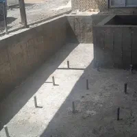 اجرای استخر بتنی با فنداسیون  با صفحه گذاری