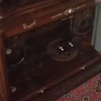 میز قدیمی تلویزیون سالم