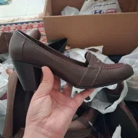 کفش چرم موجود است