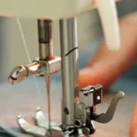 کسی خیاطی بلده.