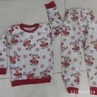 تعداد زیادی کاپشن و سویشرت و لباس بچگونه و دخترونه|کفش و لباس بچه|اشتهارد, |دیوار