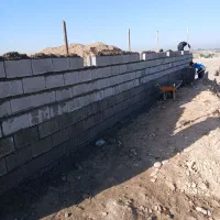بنای بلوک .استخر .محوطه