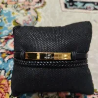 یک عدد دستبند و گردنبند