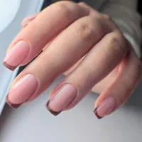 آموزش تخصصی و حرفه ای کاشت ناخن آخرین دوره تخفیف