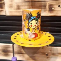 تندیس لیوان و زیر لیوانیه سفال نقاشی شده