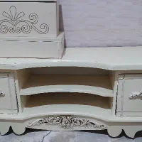 میزتلوزیون وساعت