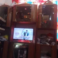 کمد بوفه خودش زیز تلویزوتی چوبی هست محکم