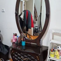 میز و آیینه تمیز و سالم