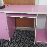 میز کامپیوتر سالم و خوش رنگ