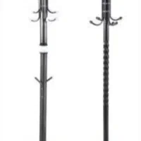 جا لباسی ایستاده