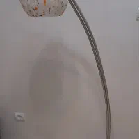 آباژور ایستاده