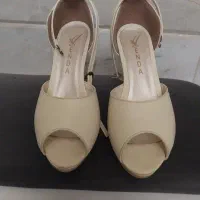 کفش پاشنه دار سایز۳۸