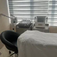 فشیال تخصصی ‌و پاکسازی پوست آقایان و بانوان