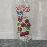 تعدادی بطری شیشه ای در حدنو