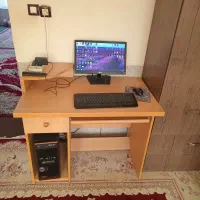 کامپوتر با میز