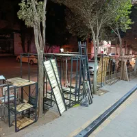 نیرو کار در تولید قفسه و ویترین مغازه